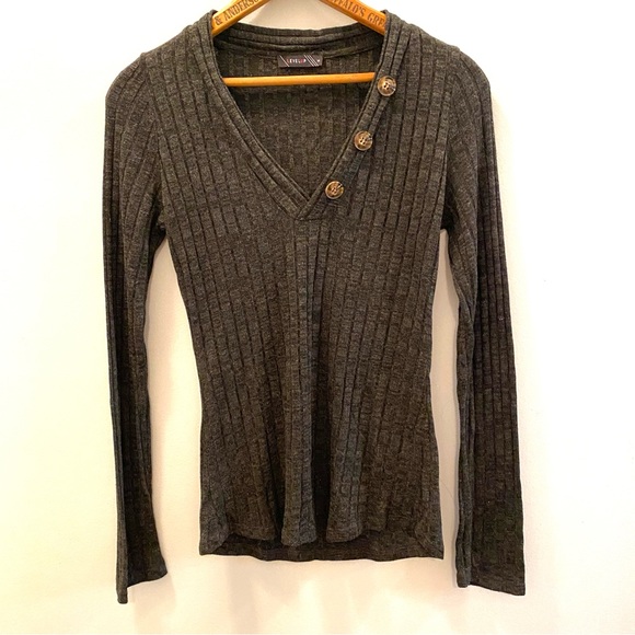Level Up Tops - Level Up Womens Long Sleeve Knit Gray V Neck Top Size M